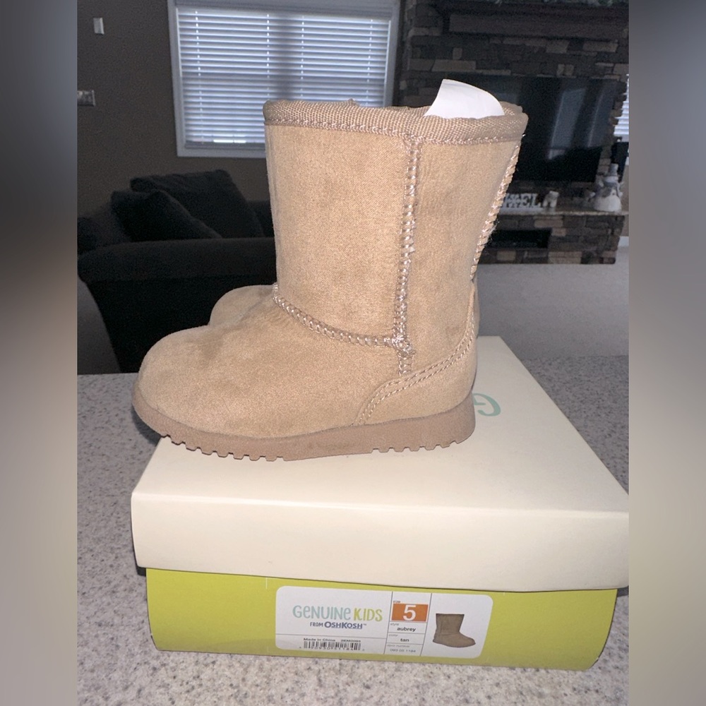 OSHKOSH tan Faux Fur Lining Toddler | Baby Boots size 5